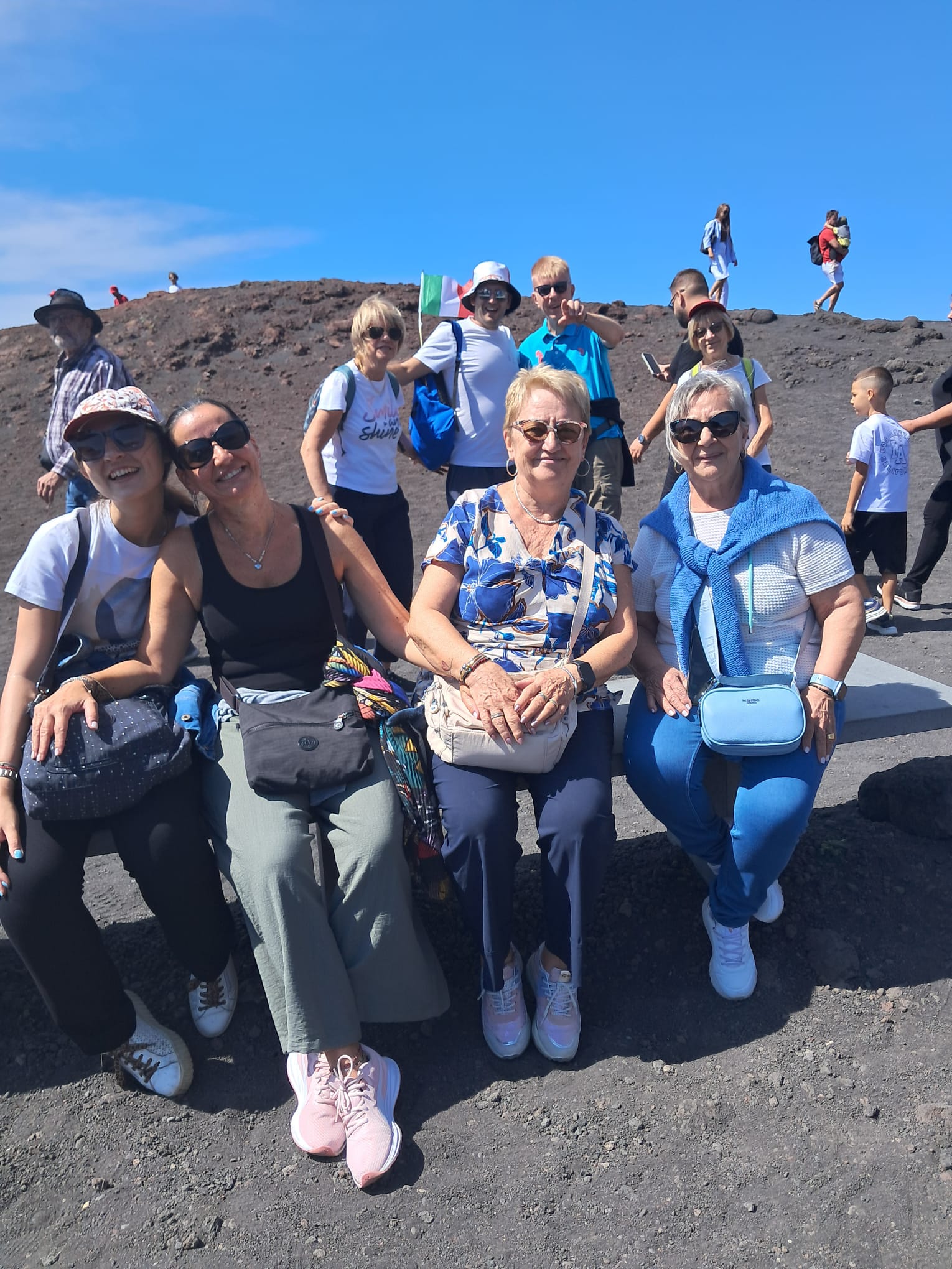 Foto Gruppo Seduti Etna